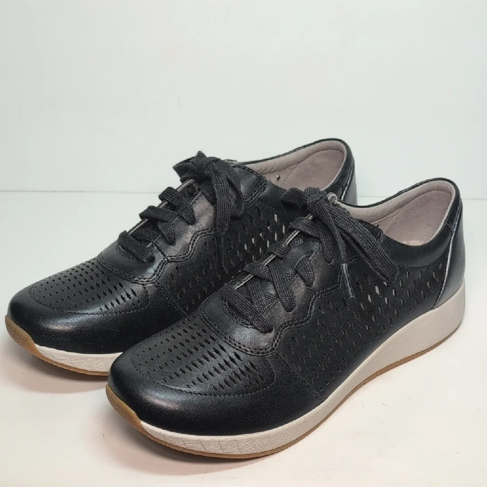 NWOT Dansko Charlie perforated leather sneaker shoes women's size 10.5. EU 41